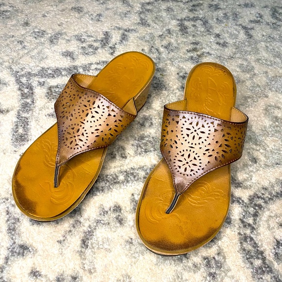 Clarks Women's  Mimmey Charm  Wedge Thong Sandals - Picture 1 of 3